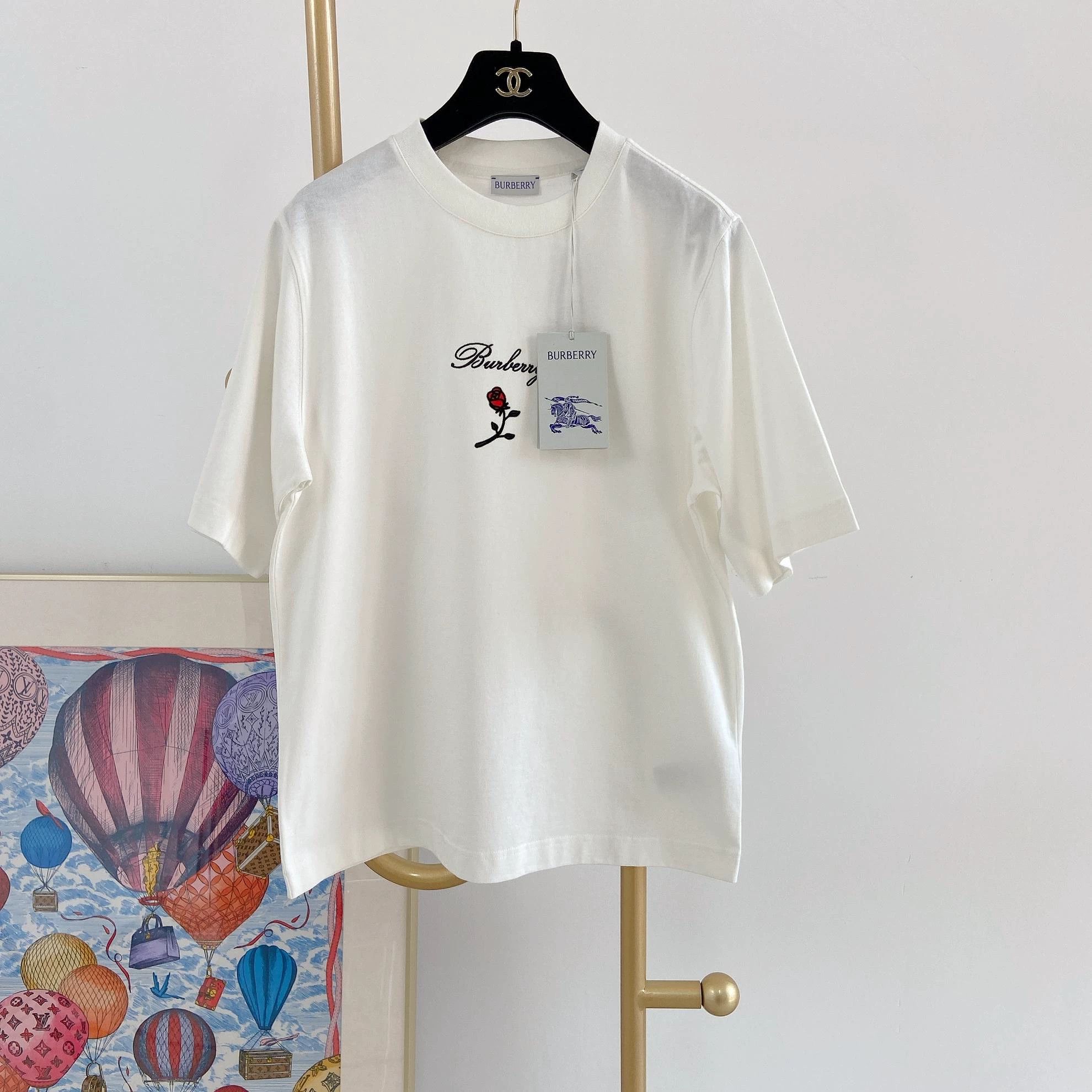 Burberry Burberry Floral Embroidered Tee XS New with tags Size XS / US 0-2 / IT 36-38 - 1 Thumbnail