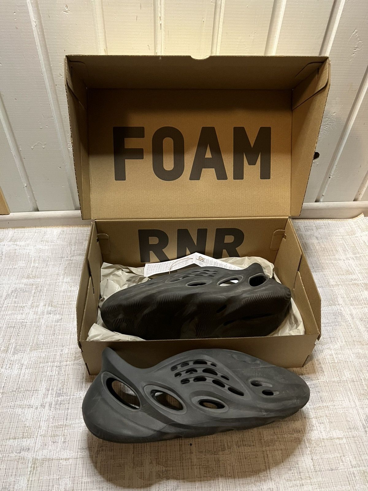 Yeezy ”Carbon” yeezy foam runner Size US 10 / EU 43 - 2 Thumbnail
