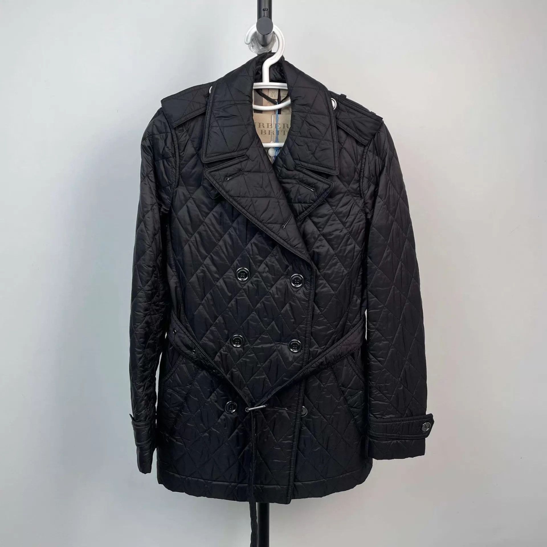 Burberry Burberry Check Lined Cotton Puffer Jacket Black 36 Size XS / US 0-2 / IT 36-38 - 1 Thumbnail