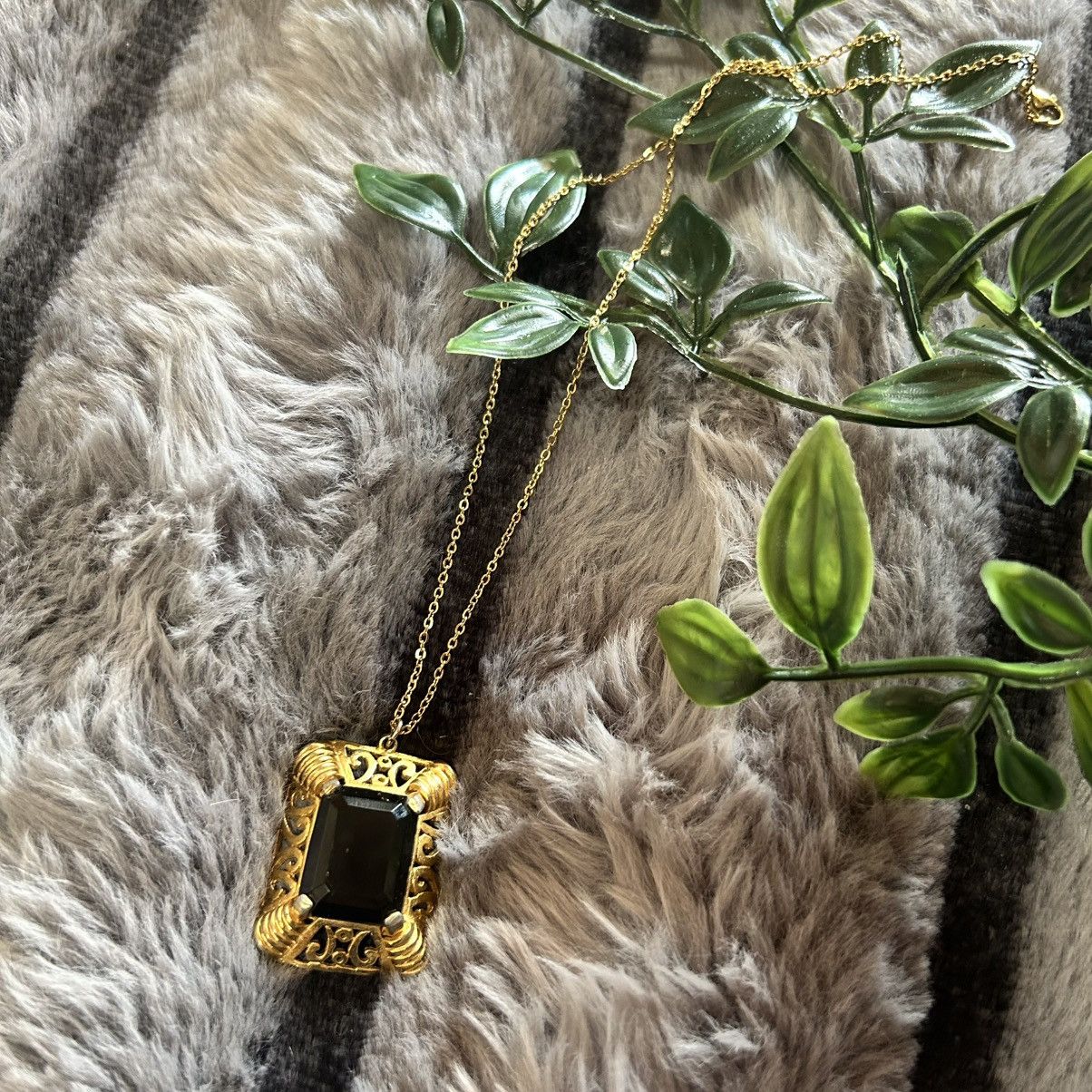 Vintage Vintage emerald cut black glass filigree pendant necklace Size ONE SIZE - 9 Thumbnail