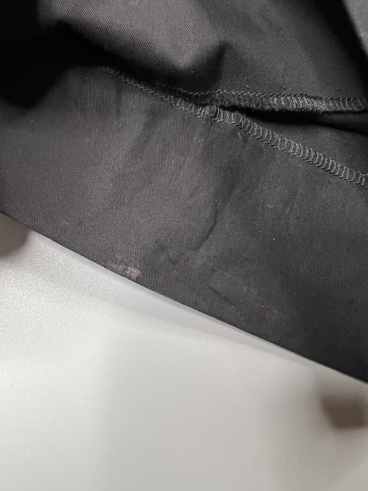 Louis Vuitton Grail Louis Vuitton Matte Black LV Logo waist buckle Trouser Size US 34 / EU 50 - 13 Thumbnail
