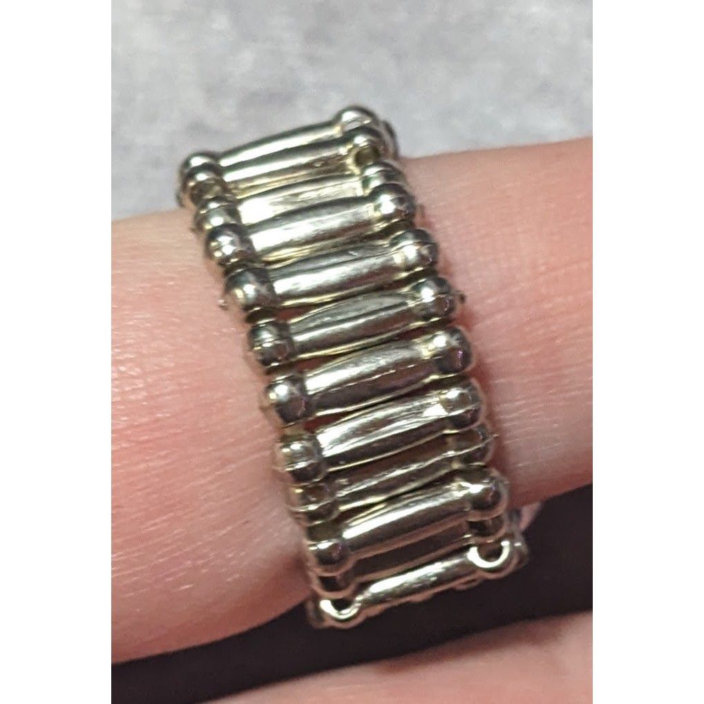 Other Victorian Style Silver Tone Stretch Ring With Marbled White Size ONE SIZE - 16 Thumbnail