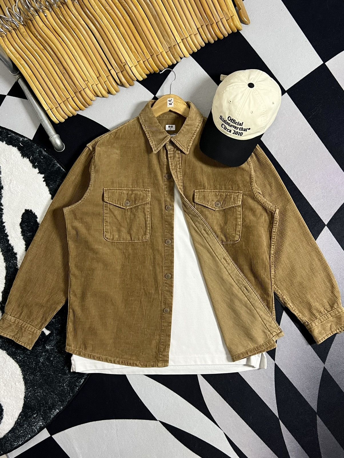 Other UNIQLO CORDUROY BUTTON UP SHIRT JACKET (OUTER WEAR) Size US L / EU 52-54 / 3 - 1 Thumbnail