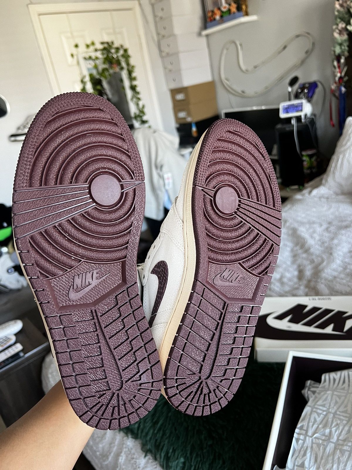 Jordan Brand A Ma Maniére x Air Jordan 1 High OG ‘Airness’ Size 8 Size US 8 / EU 41 - 3 Thumbnail