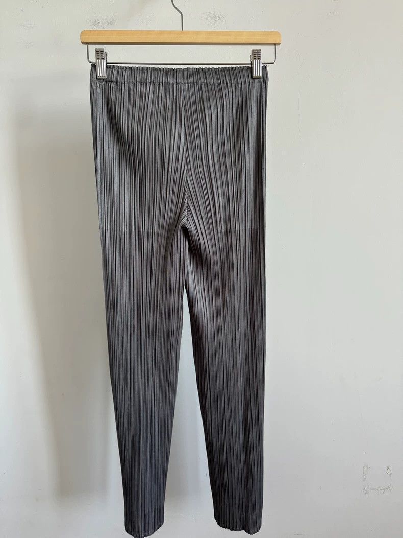 Issey Miyake Issey Miyake size:3 Grey pleated trousers Size 22" - 2 Thumbnail