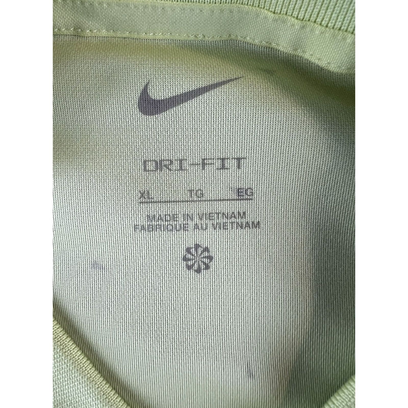 Nike Nike Golf Dri-FIT Victory Printed Polo Volt CU9841-736 Mens XL Polo Short Sleeve Button Collared Geometric Breathable Moisture Wicking Activewear Golf Size US XL / EU 56 / 4 - 4 Thumbnail