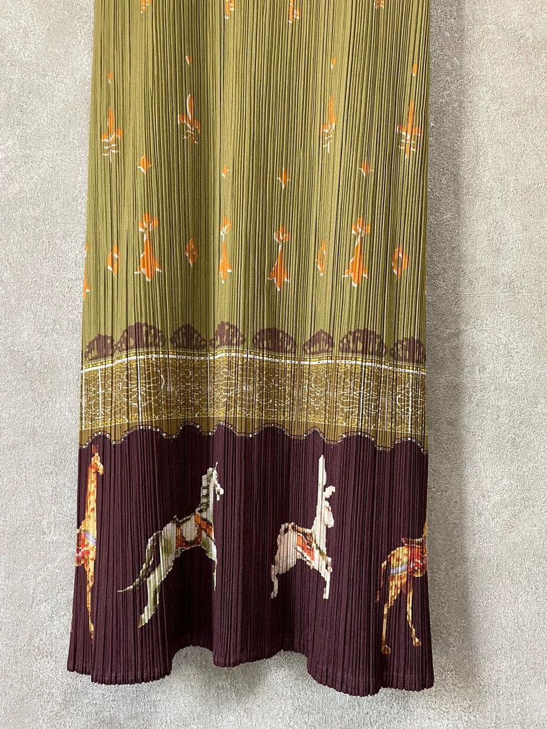 Issey Miyake Issey Miyake size:3 Green carousel pleated dress Size XS / US 0-2 / IT 36-38 - 2 Thumbnail