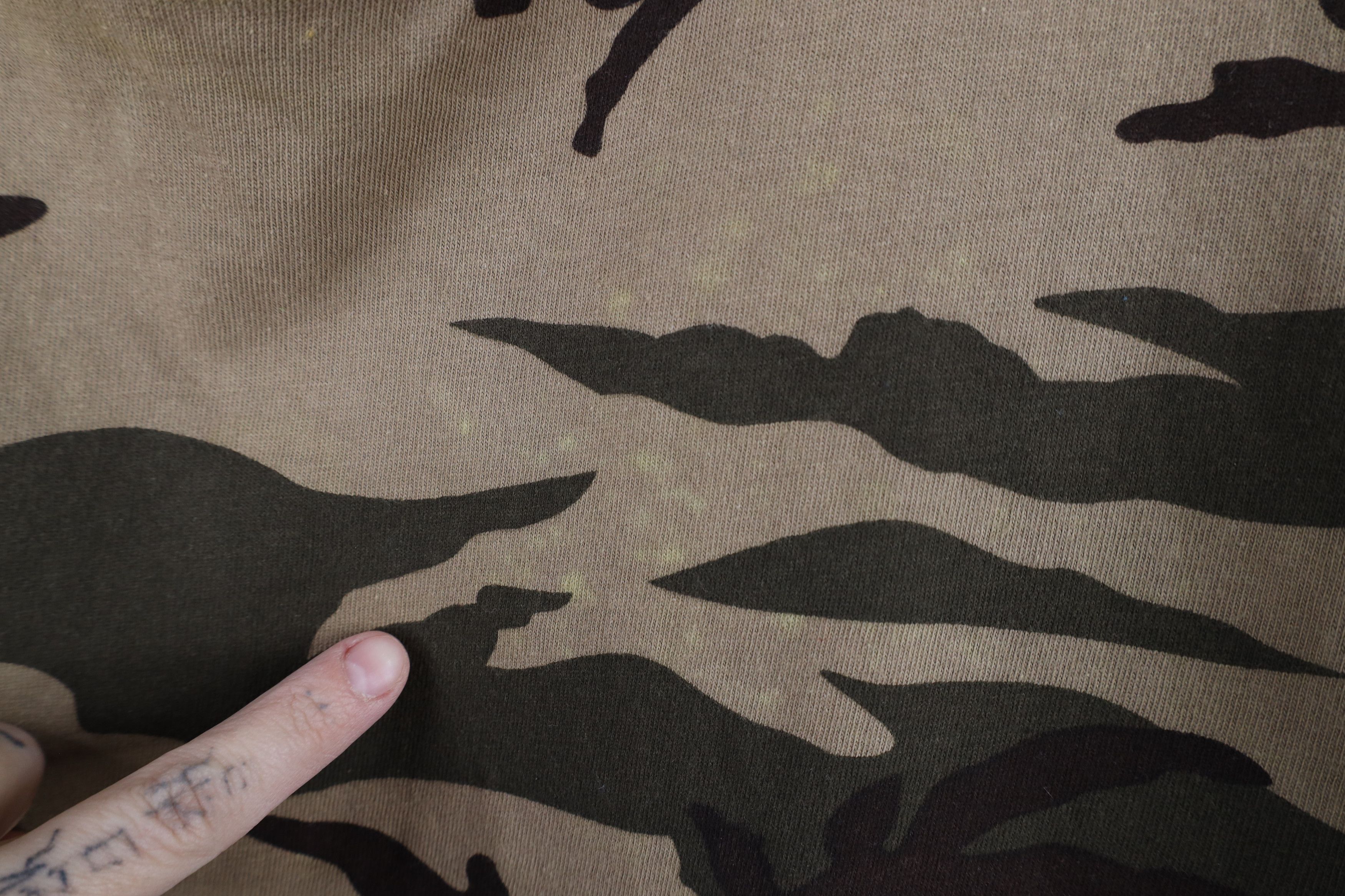 Vintage Vintage 90s Streetwear Camouflage Short Sleeve T-Shirt Size US L / EU 52-54 / 3 - 4 Thumbnail