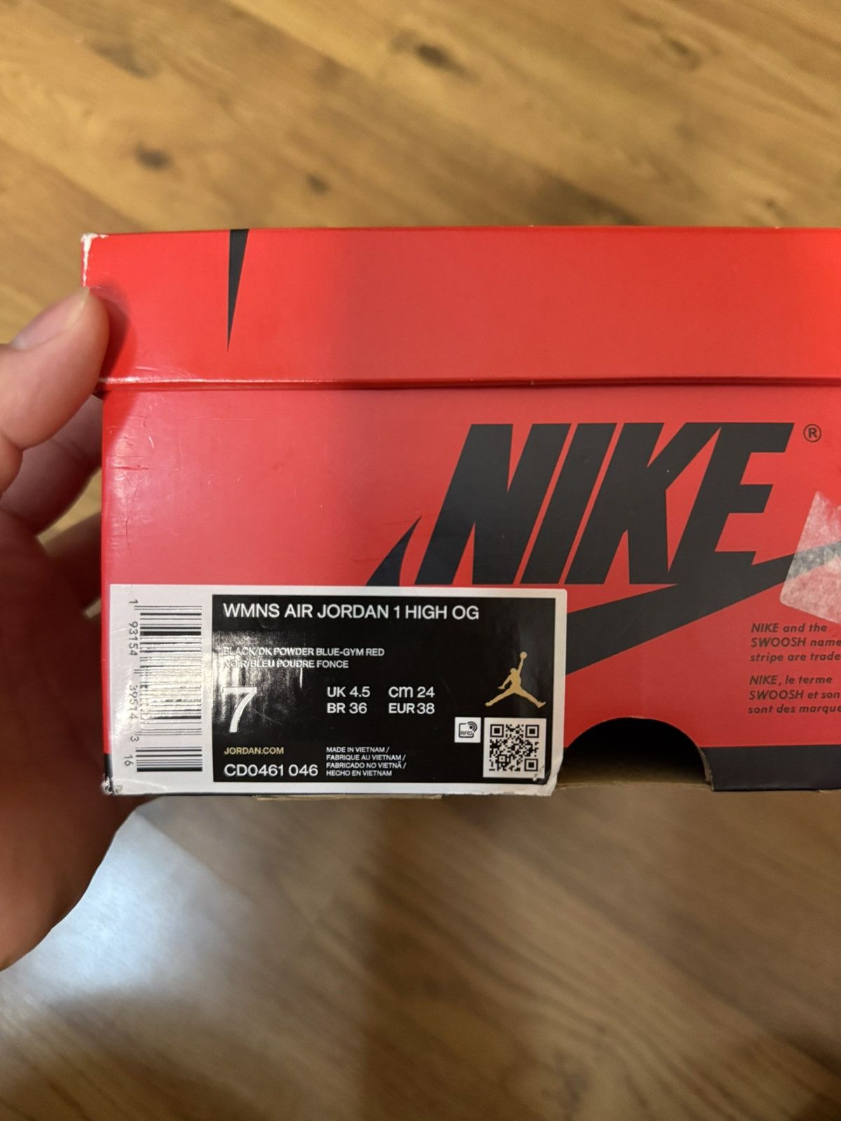 Jordan Brand Air Jordan 1 “UNC TO CHI” Size 5.5y Size US 5.5 / EU 38 - 15 Thumbnail