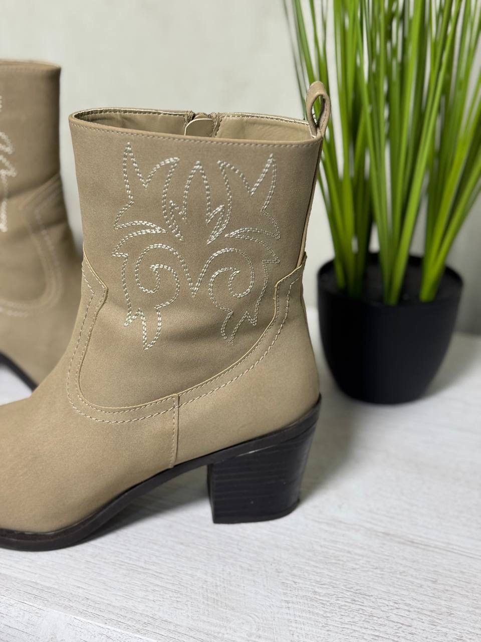 Cowboy Equipment VTG Women’s Ankle Boots Catwalk Size 38 Western Cowboy Styl Size US 8 / IT 38 - 3 Thumbnail