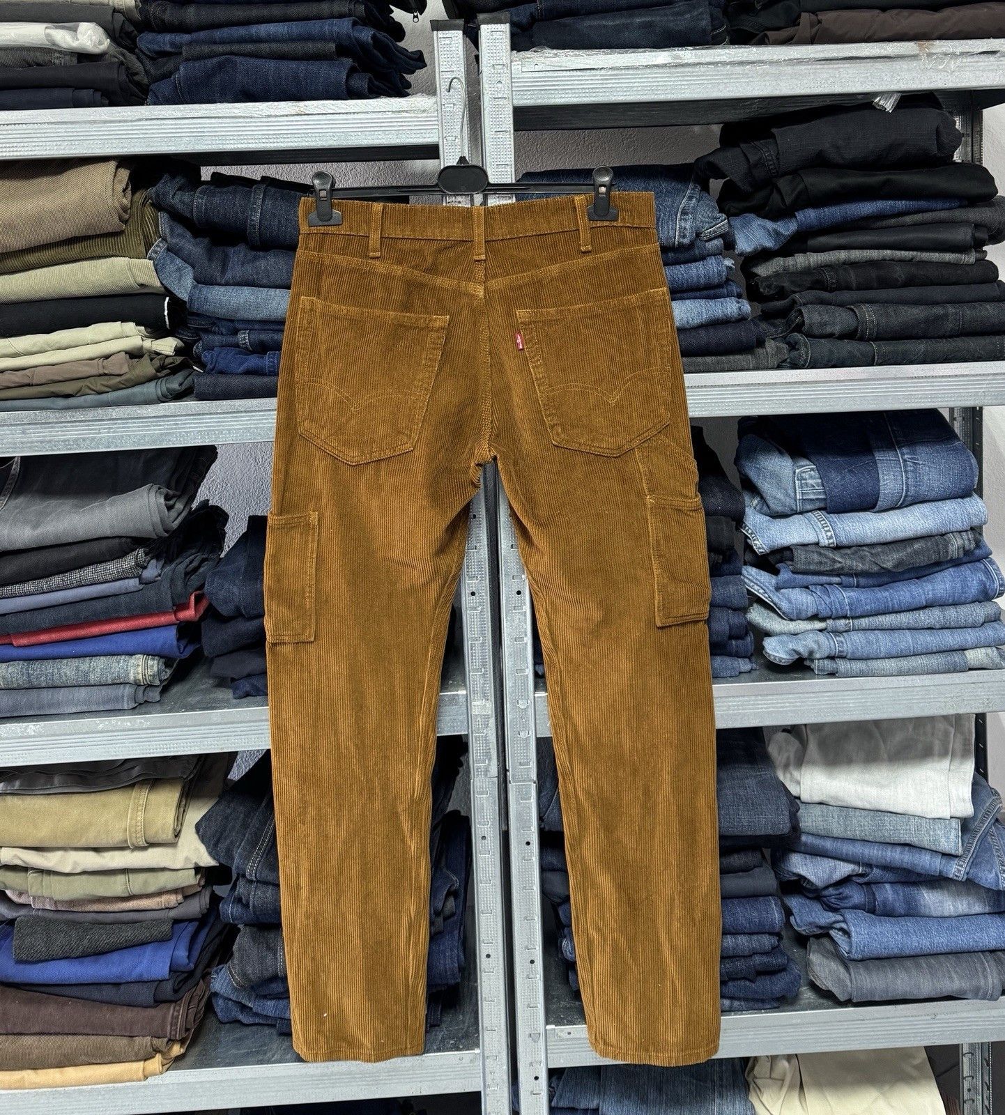 Levi's LEVIS Levi’s Premium Single Knee Velvet Pant W30 L32 Size US 30 / EU 46 - 1 Thumbnail