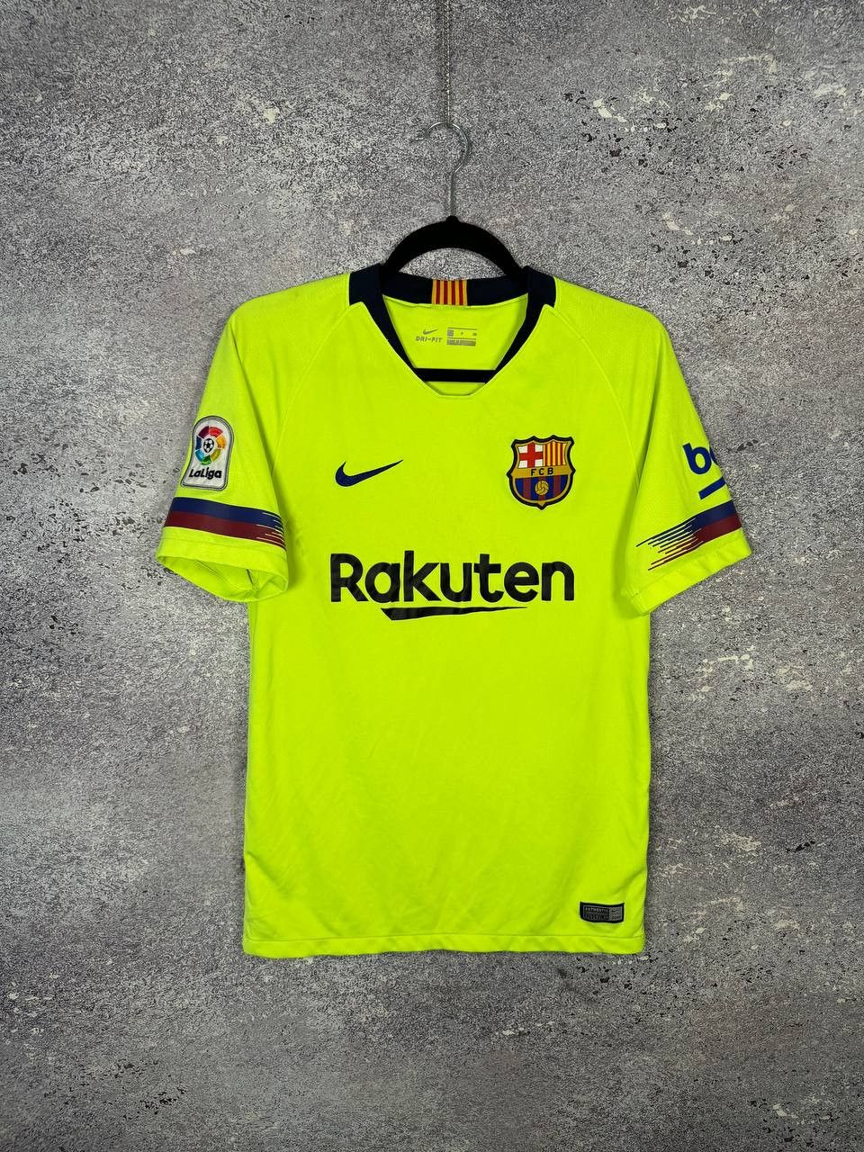 Nike Vintage FC Barcelona 2018/19 Away Nike Soccer Jersey Size US S / EU 44-46 / 1 - 1 Thumbnail
