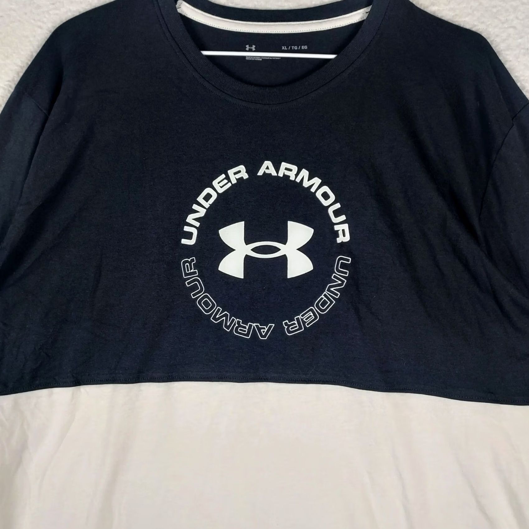 Under Armour Under Armour Long Sleeve Shirt Mens XL Black White Logo Pullover Crew Neck Activewear Running & Jogging XL Mens Black Logo HeatGear Size US XL / EU 56 / 4 - 3 Thumbnail
