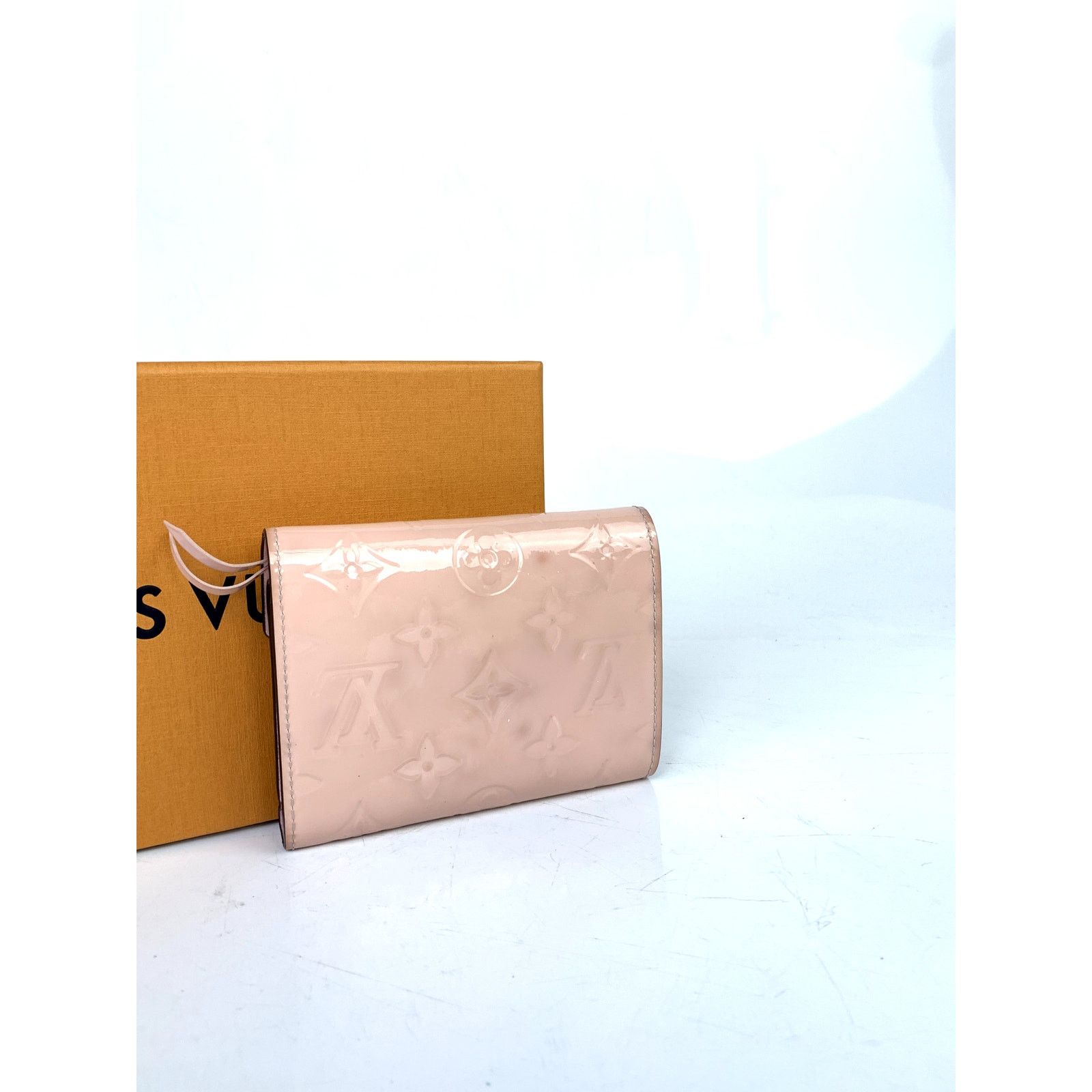 Louis Vuitton Louis Vuitton Rose Ballarine Victorine Vernis Wallet Size ONE SIZE - 8 Thumbnail