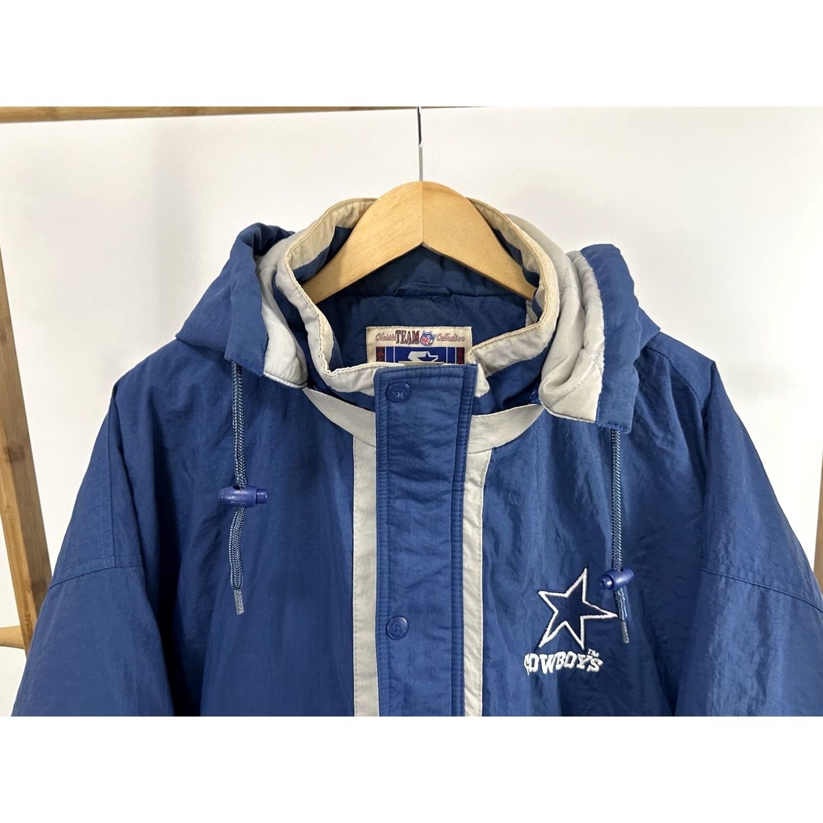 Starter VTG 90s Dallas Cowboys NFL Puffer Starter Hooded Jacket XL Mens Multicolor Style: Puffer Hooded Jacket Cowboy Theme Dress: Starter Jacket Size XL Mens Size US XL / EU 56 / 4 - 5 Thumbnail