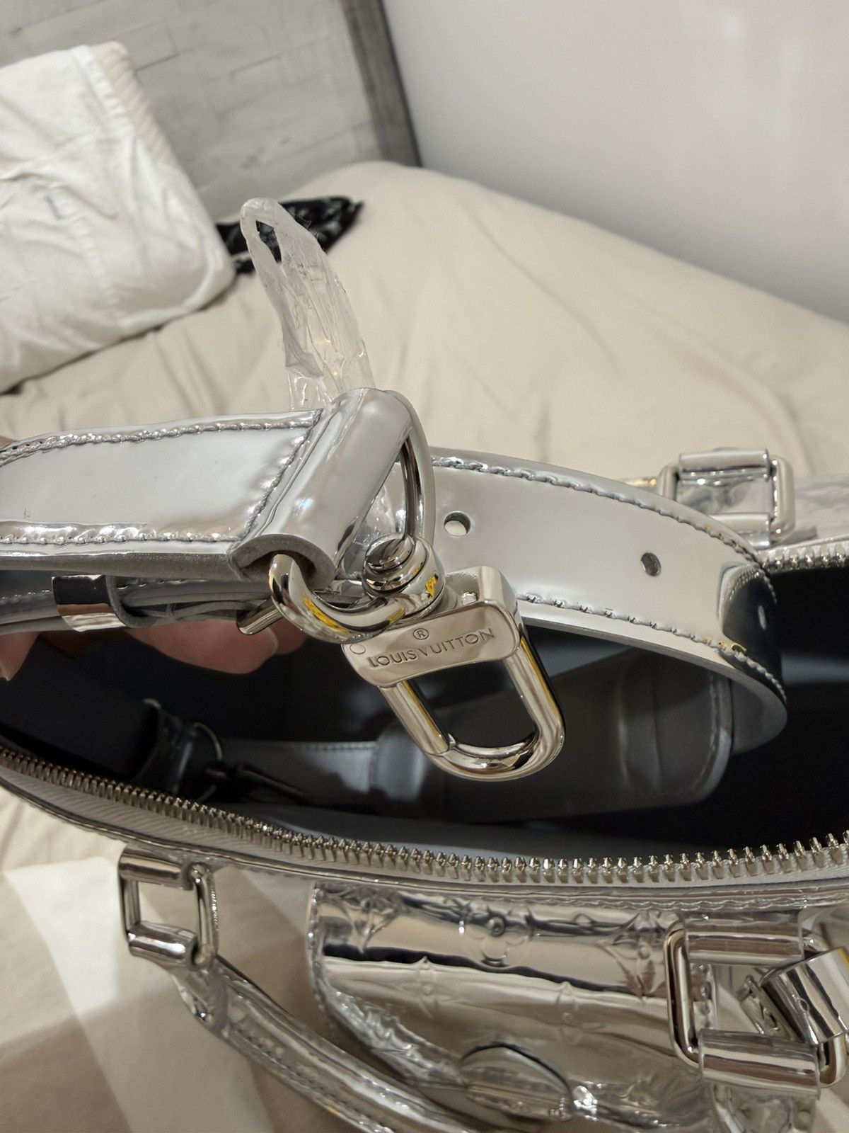 Louis Vuitton Alma Travel bag Size ONE SIZE - 9 Thumbnail