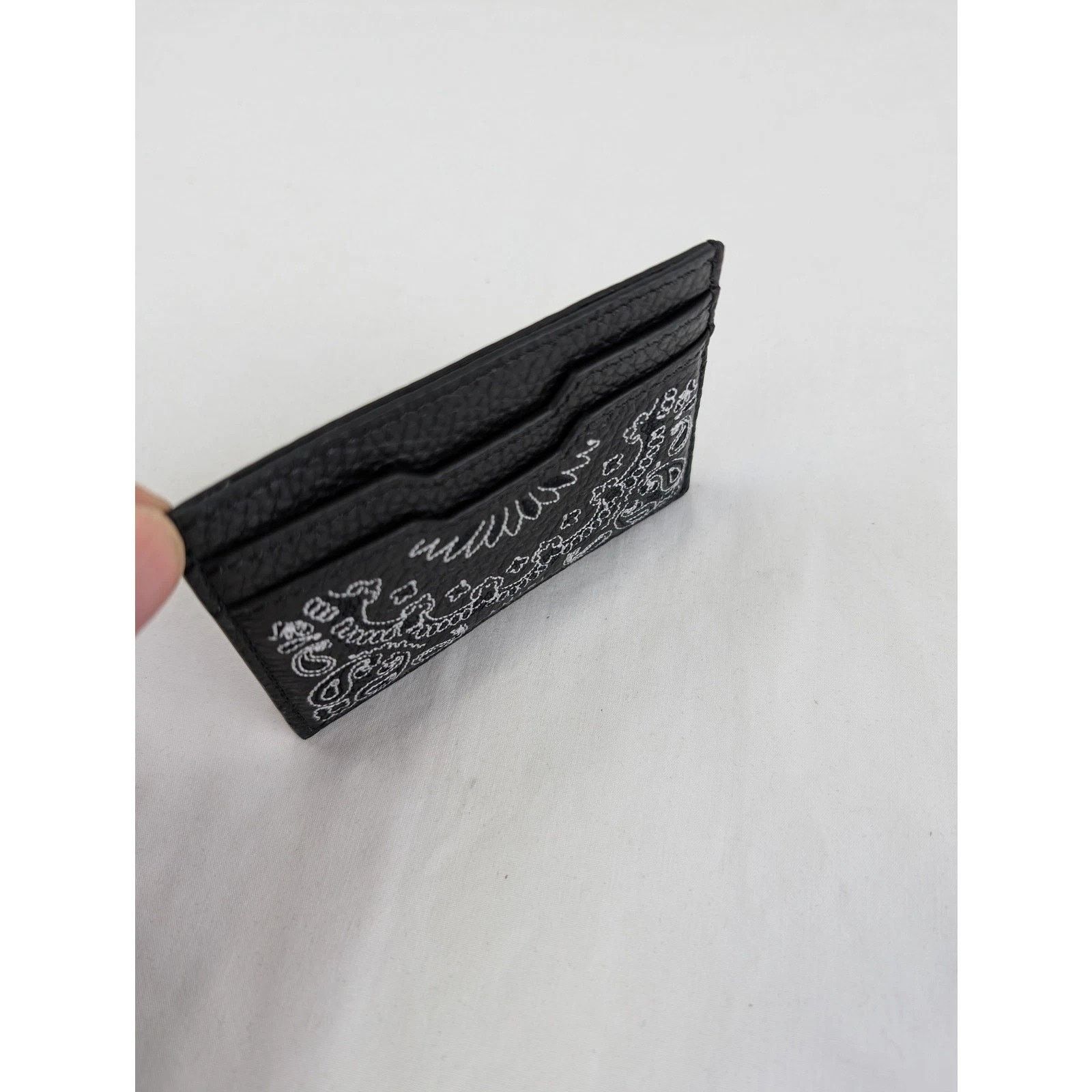 Amiri o1rshd1 Q:2 / Size:OS / Pebbled Bandana Card Holder in Black Size ONE SIZE - 5 Thumbnail