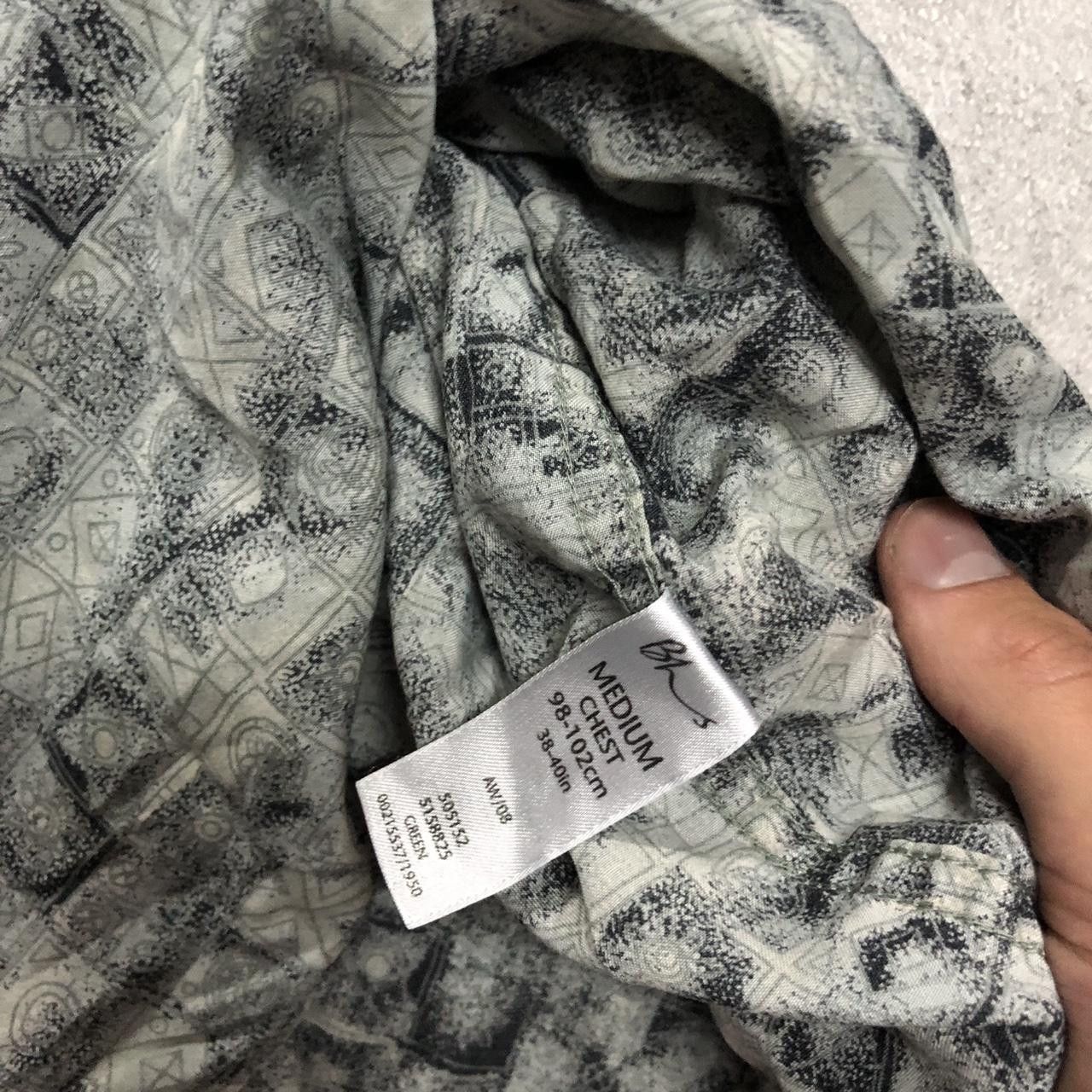 Other Grey and white button up shirt #mensfashion Size US M / EU 48-50 / 2 - 3 Thumbnail