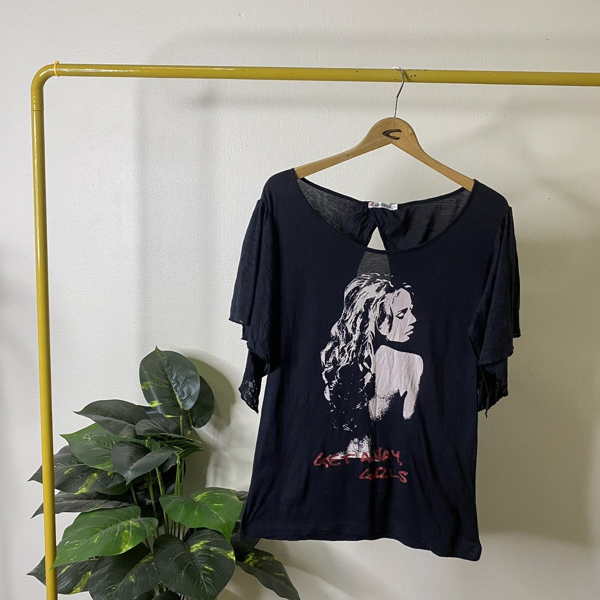 Japanese Brand Uniqlo UT Hysterics Glamour Ifsixwasnine Sexy Graphic Tee Size M / US 6-8 / IT 42-44 - 1 Thumbnail