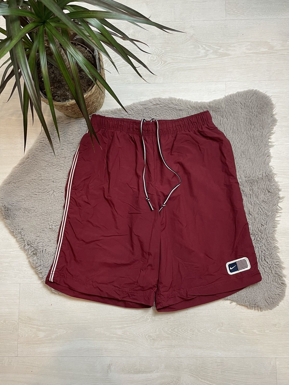 Nike × Vintage Nike Vintage 90’s Baggy Short Center Logo Y2k Size US 40 / EU 56 - 1 Thumbnail