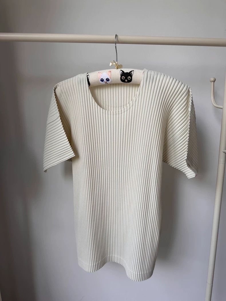 Issey Miyake Issey Miyake size:2 Off-white pleated short-sleeved shirt Size XS / US 0-2 / IT 36-38 - 1 Thumbnail
