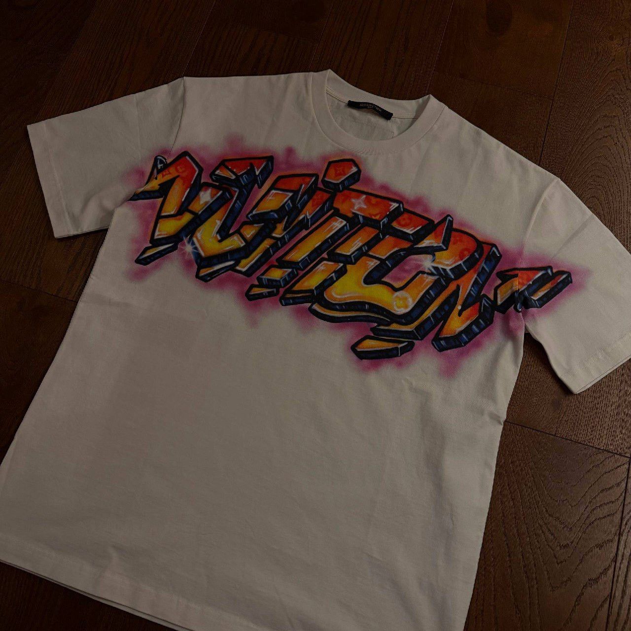 Louis Vuitton Louis Vuitton Graffiti Logo T-shirt Size US L / EU 52-54 / 3 - 2 Thumbnail