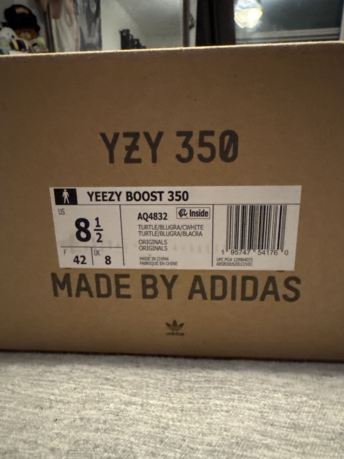 Yeezy Yeezy 350 2022 ReRelease Size US 8.5 / EU 41-42 - 7 Thumbnail