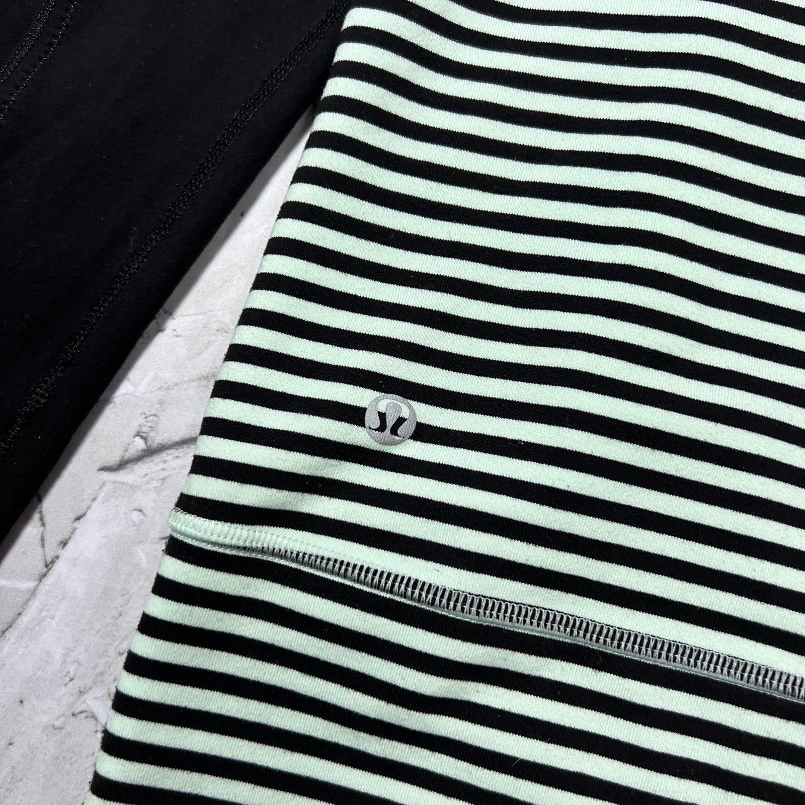 Lululemon Lululemon Daily Yoga Jacket Mint Black Stripe LUON Size 4 Size S / US 4 / IT 40 - 7 Thumbnail