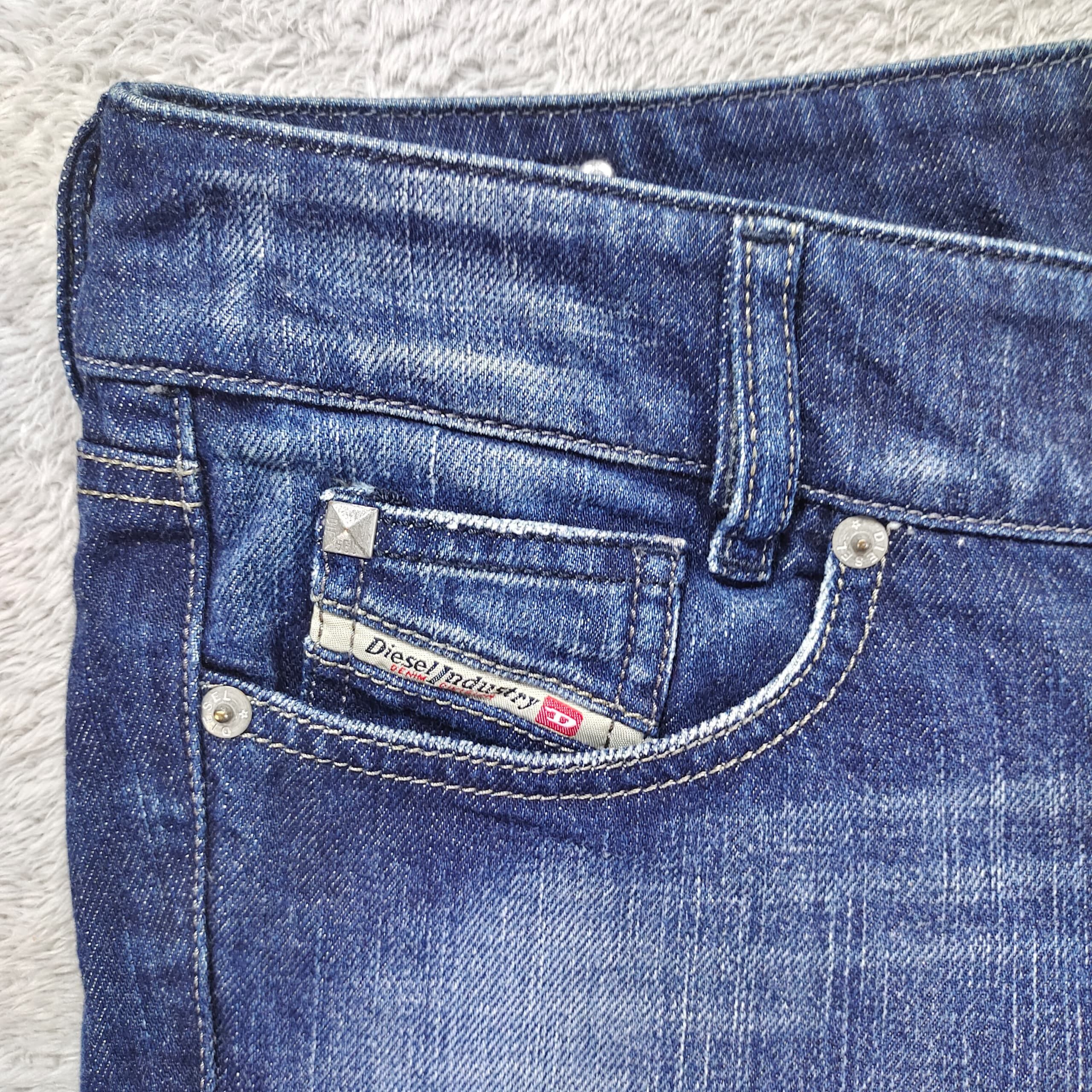 Diesel Y2K DIESEL INDUSTRY LOUVELY FLARE BOOT CUT JEANS Size 30" / US 8 / IT 44 - 3 Thumbnail