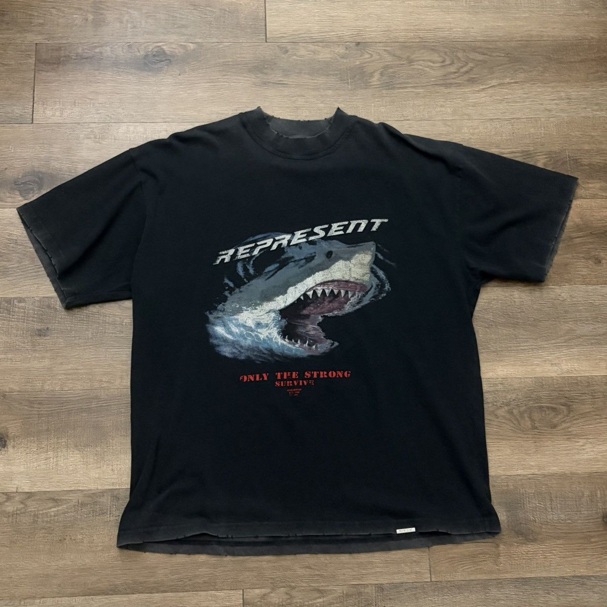 Represent Clo. Represent "Only The Strong" Shark T-Shirt Size US L / EU 52-54 / 3 - 1 Thumbnail