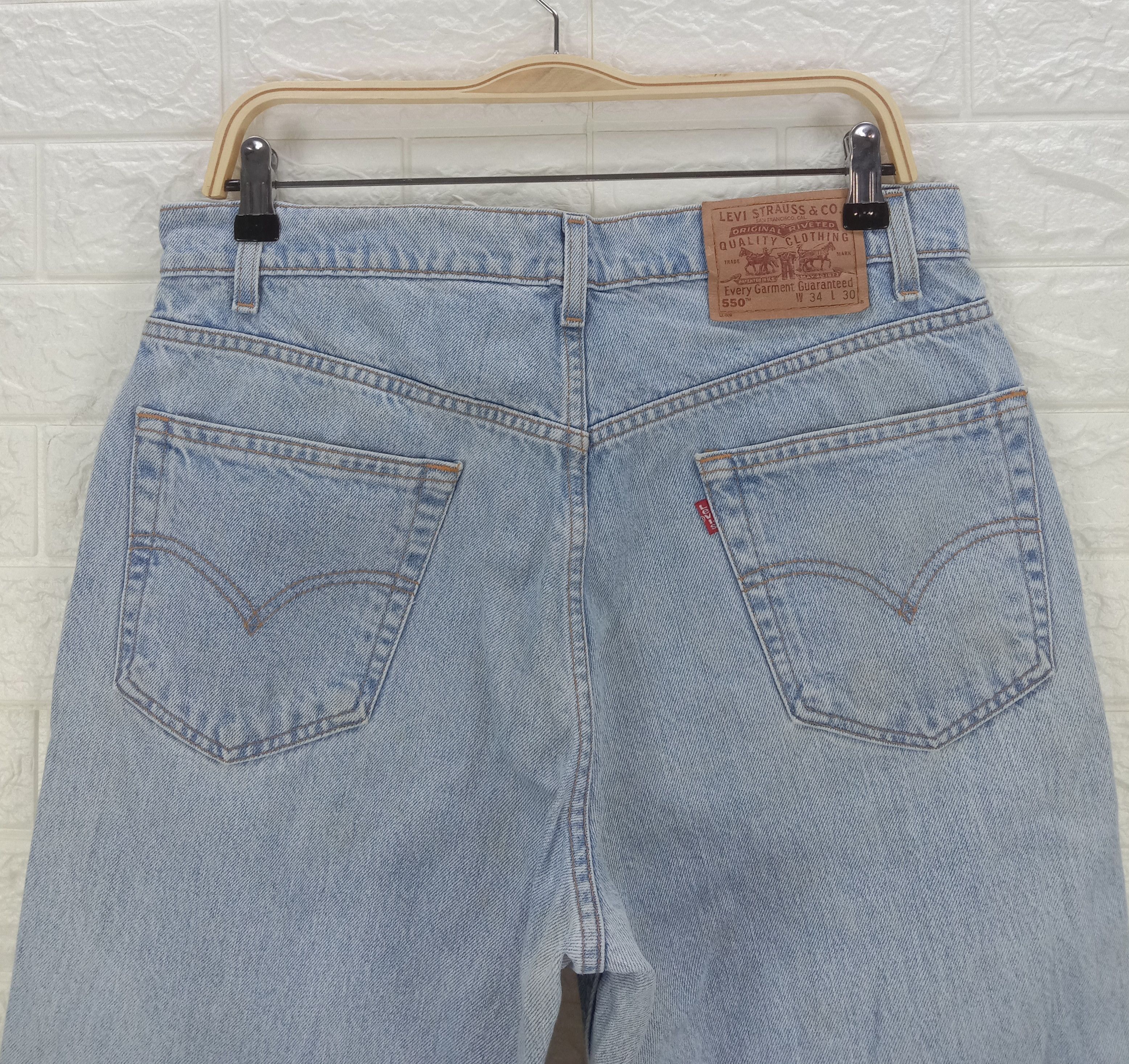 Levi's Vintage 90s Levi's 550 Jeans Relaxed Fit Light Wash Denim Size US 33 - 6 Thumbnail