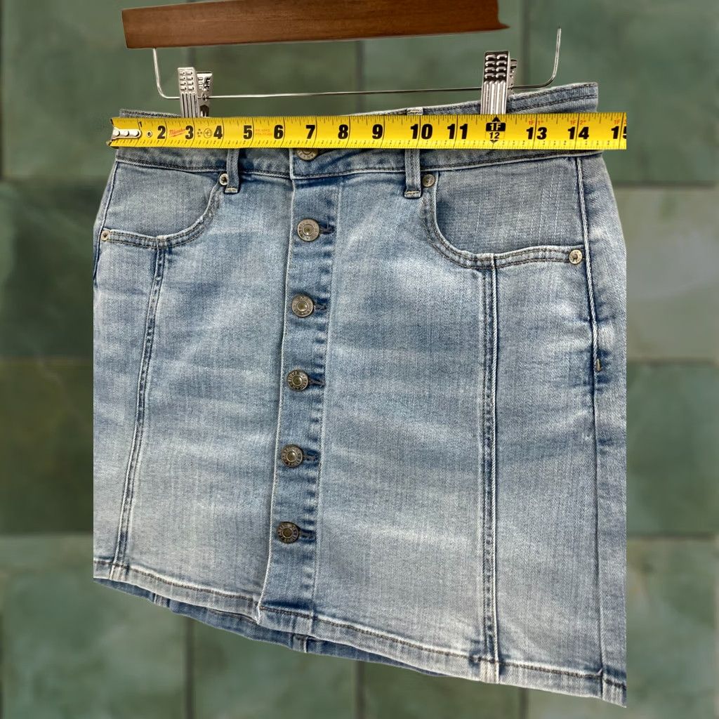 American Eagle Outfitters American Eagle Outfitters Denim Skirt Womens 6 Blue Short Denim Skirt Womens 6 Blue Jeans Size 28" / US 6 / IT 42 - 1 Thumbnail