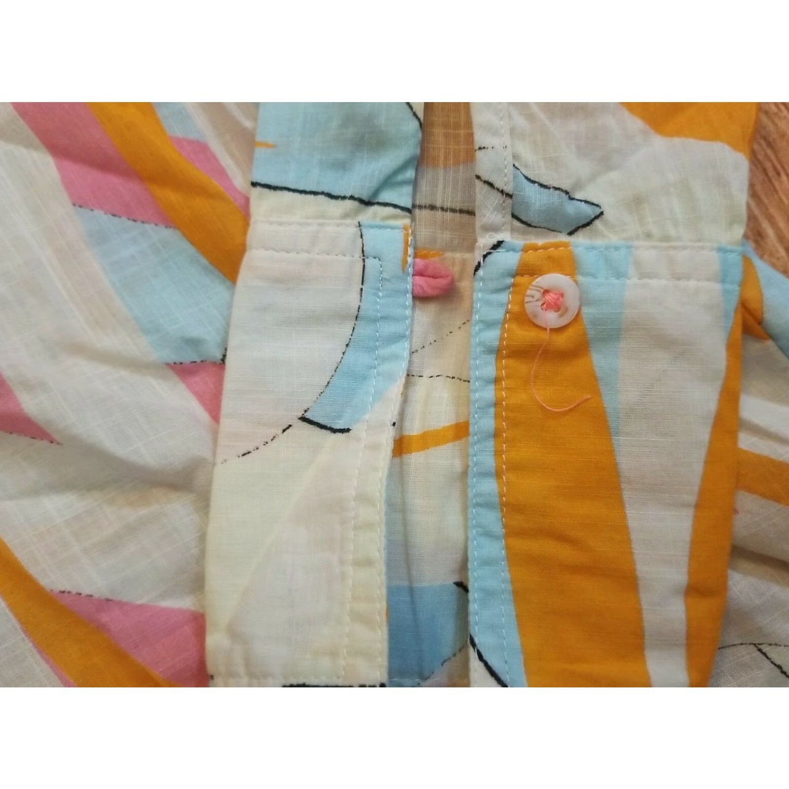 Anthropologie VINTAGE Anthropologie Maeve Katia Tropical Buttondown Blouse Womens XS Pink Geometric Long Sleeve Puff Sleeve Size XS / US 0-2 / IT 36-38 - 2 Thumbnail