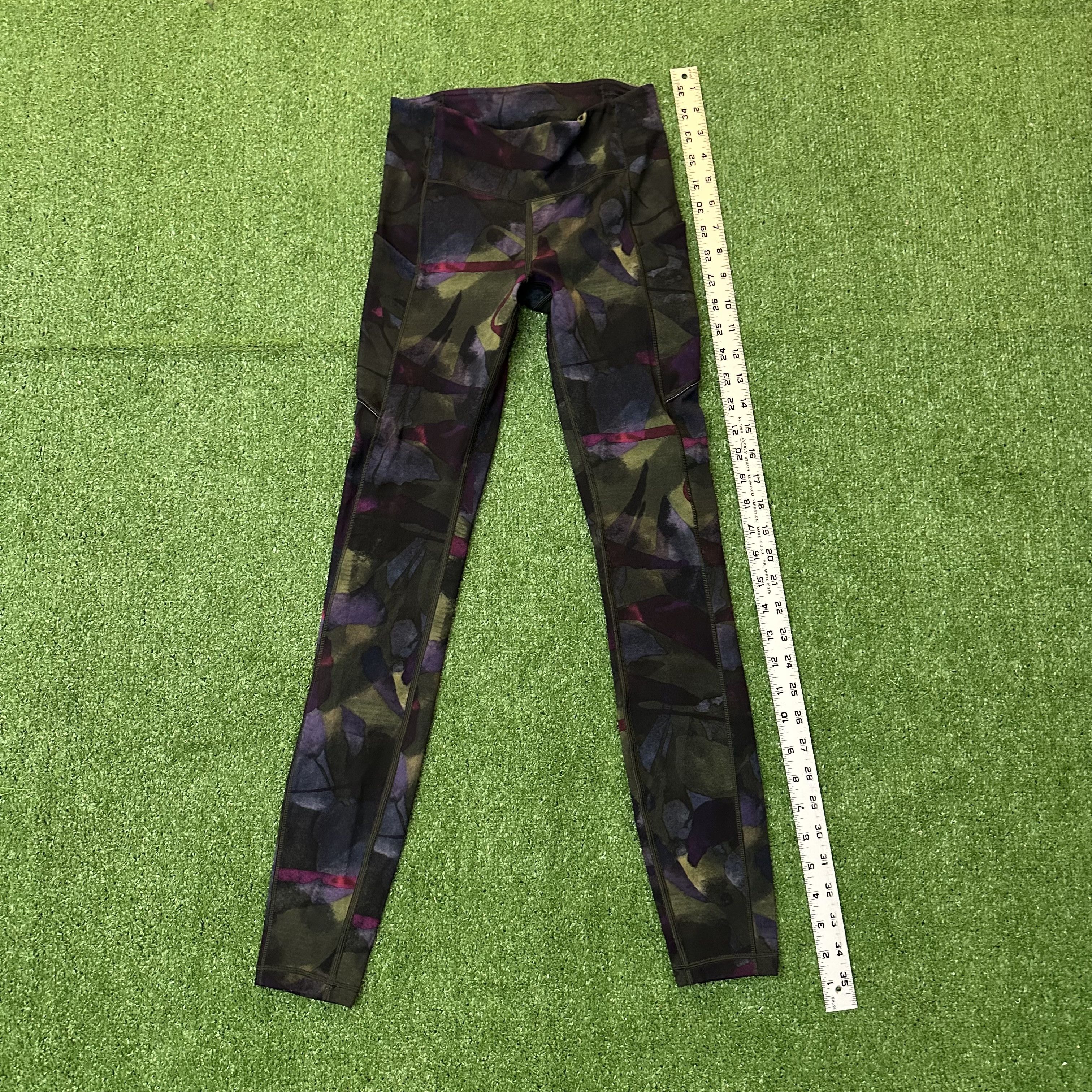 Lululemon Women's Black/Camo LuluLemon Leggings Size 26" / US 2 / IT 38 - 2 Thumbnail