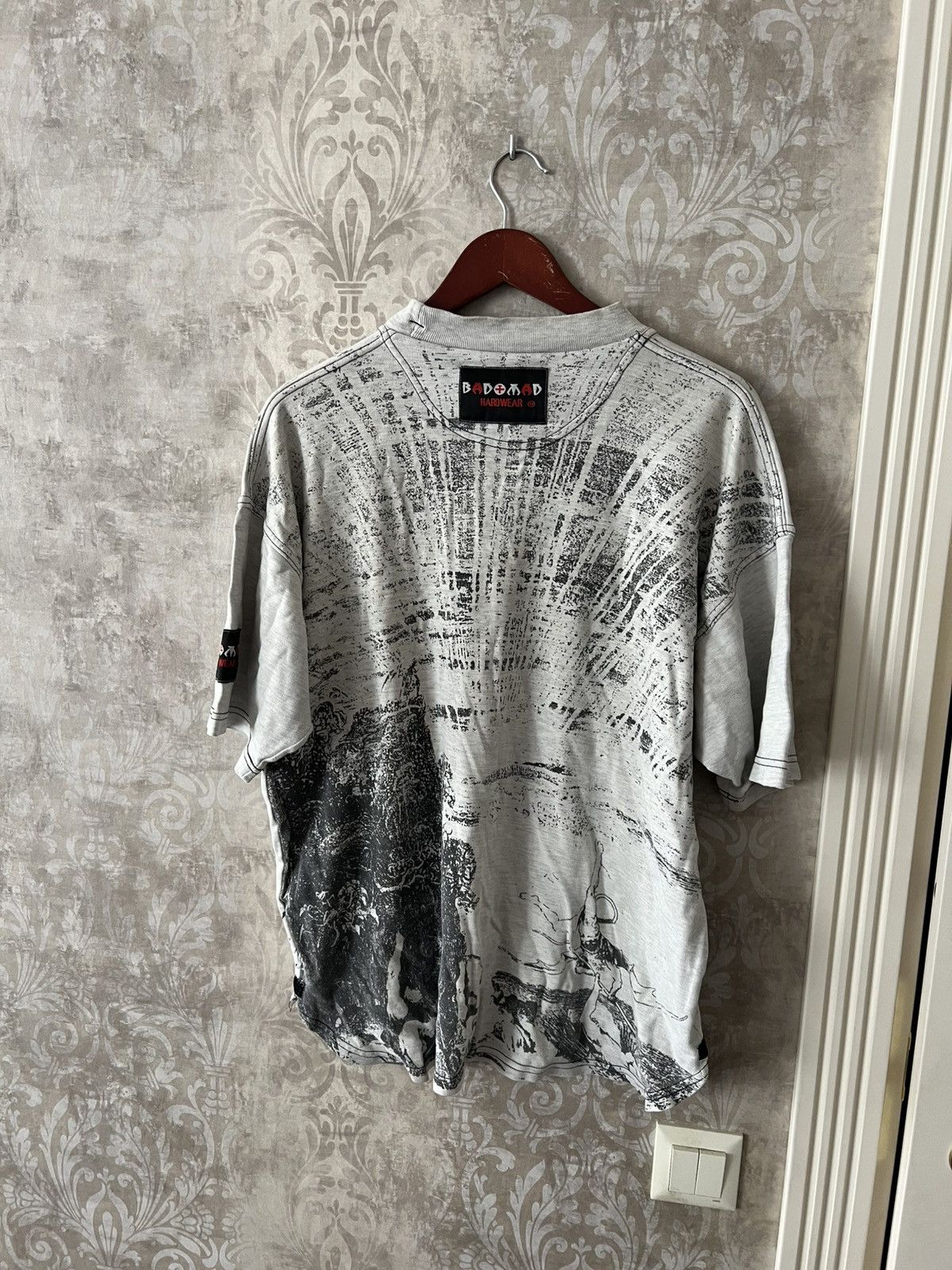 Vintage Vintage Y2K Bad+Mad Hardware Oversized Tee – Gothic Graphic Size US L / EU 52-54 / 3 - 7 Thumbnail