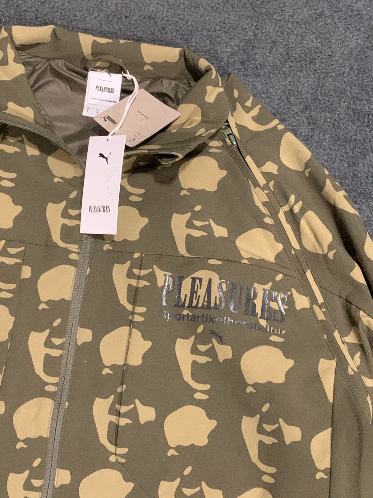 Pleasures × Puma PUMA X PLEASURES ZIP OFF JACKET Size US L / EU 52-54 / 3 - 4 Thumbnail