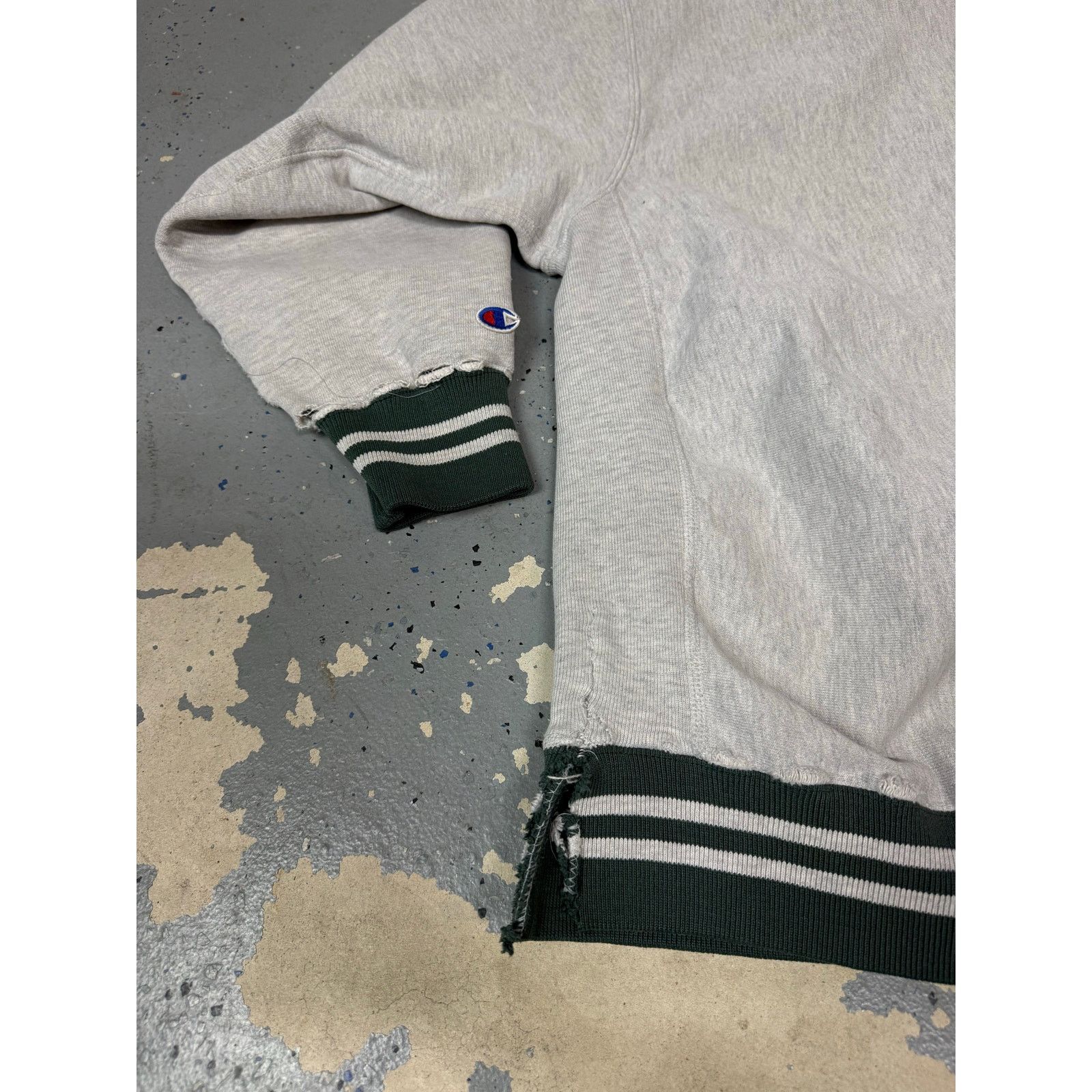 Champion distressed 90s champion reverse weave sweatshirt Size US XL / EU 56 / 4 - 10 Thumbnail