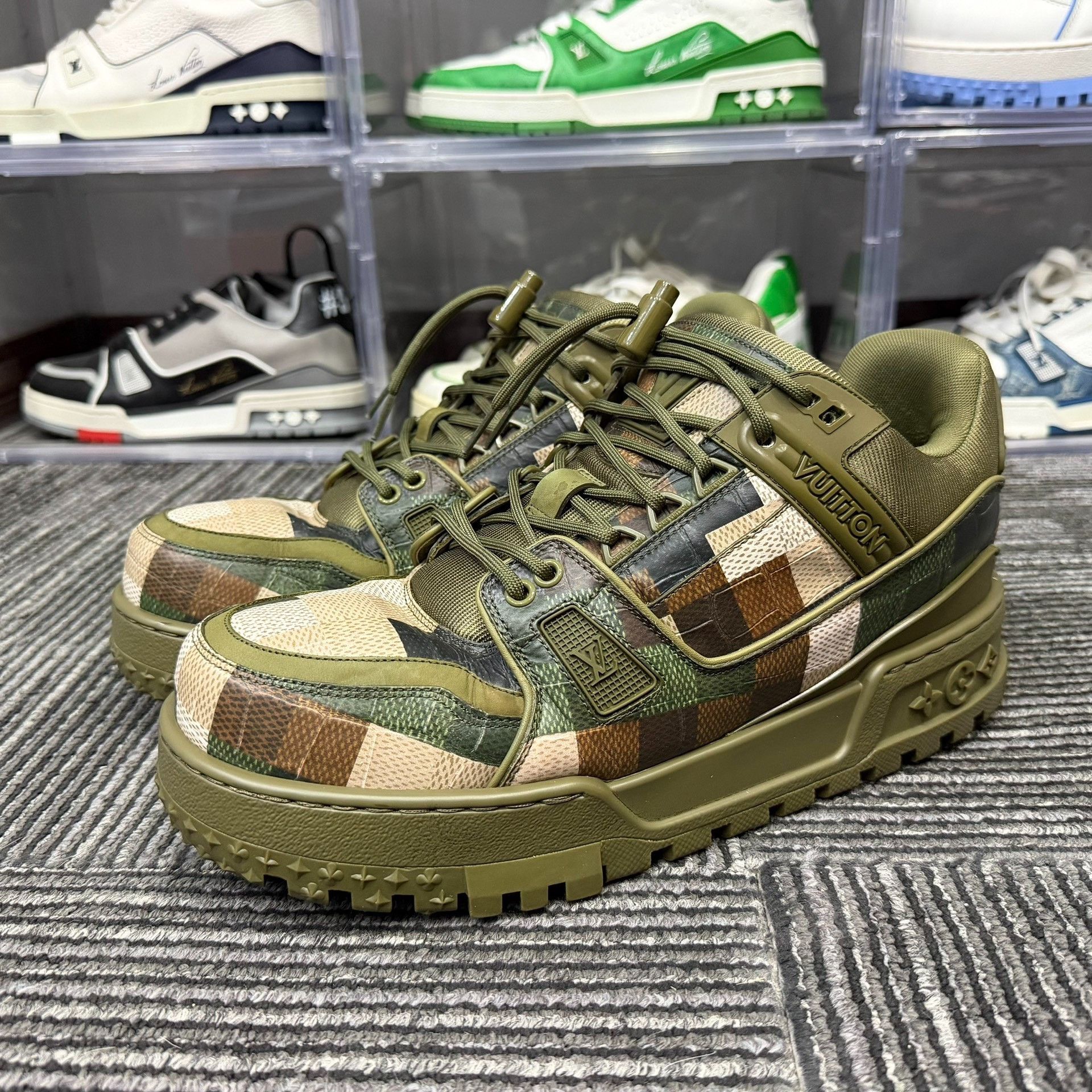 Louis Vuitton Louis Vuitton Training Green Lowtop Sneakers 9 Men Size US 9 / EU 42 - 1 Thumbnail