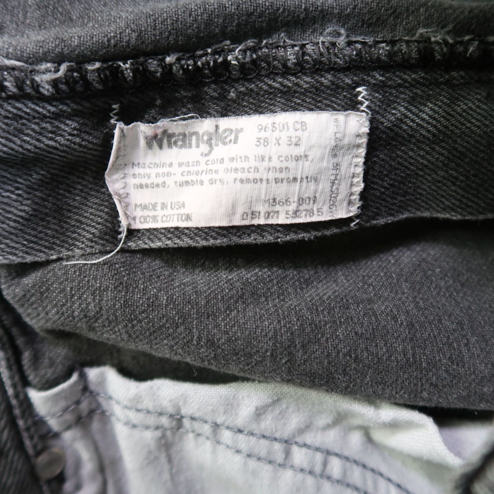 Wrangler VINTAGE Wrangler Jeans Men’s 38x32 Black Denim Wrangler straight Jeans 5-Pocket Distressed Cowboy USA Mexico Size US 38 / EU 54 - 3 Thumbnail