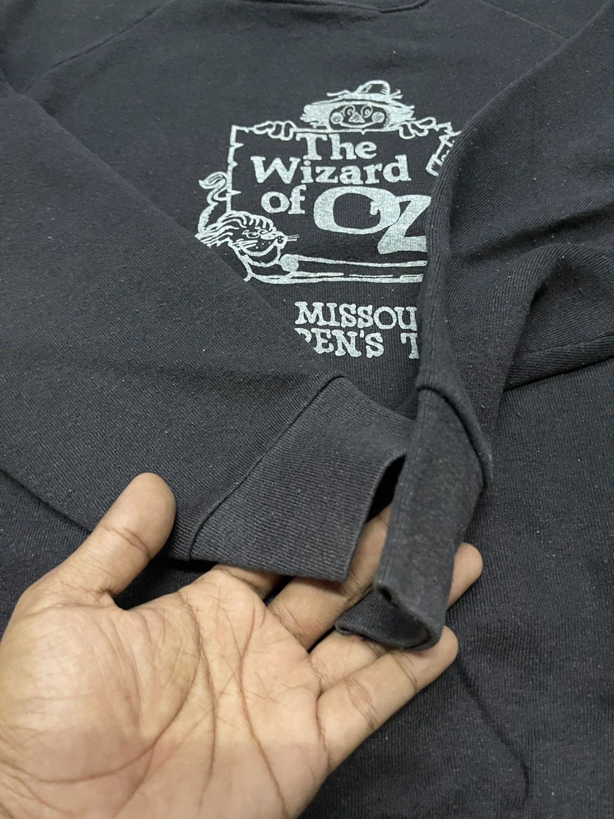 Disney 90s THE WIZARD OF OZ THEATRE SWEATSHIRT NICELY FADED Size M / US 6-8 / IT 42-44 - 6 Thumbnail