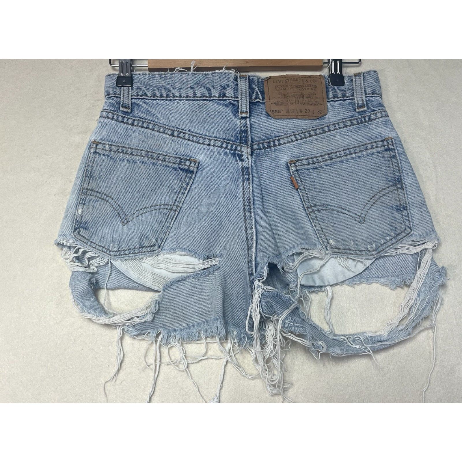 Levi's Levi's Shorts Womens Cut-Off Denim 29 Blue Distressed 555 Frayed Edge Zipper Pocket 5-Pocket Classic Casual Size 29" - 2 Thumbnail