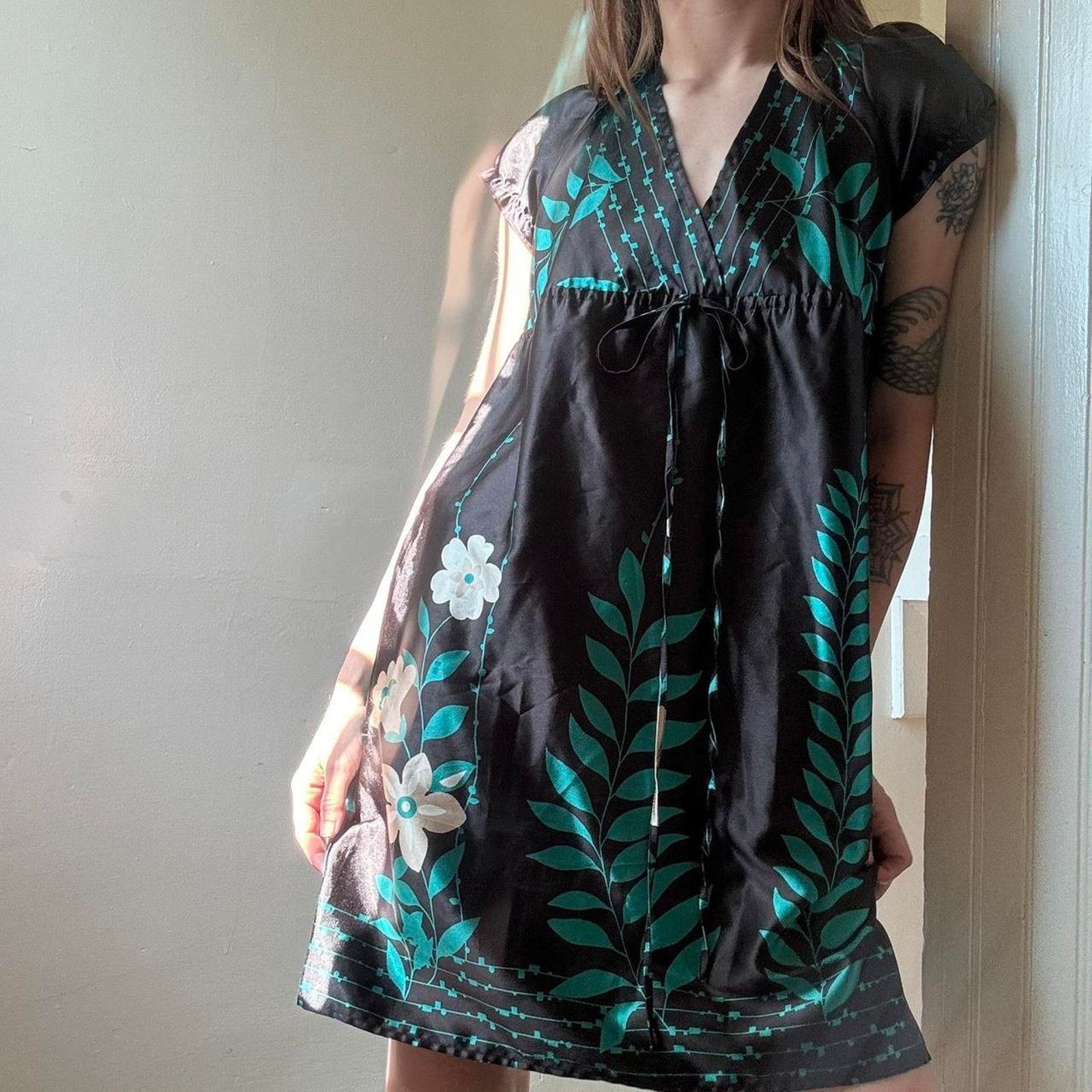Guess Vintage Guess Jeans Y2K Babydoll Satin Dress Small Flirty Size S / US 4 / IT 40 - 1 Thumbnail