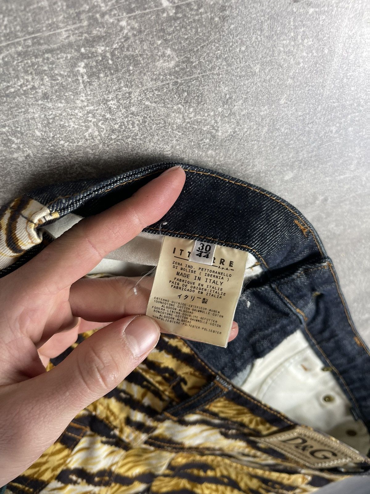 Dolce & Gabbana Vintage Dolce Gabbana Tiger Print Denim Mini Skirt Size 30" / US 8 / IT 44 - 12 Thumbnail