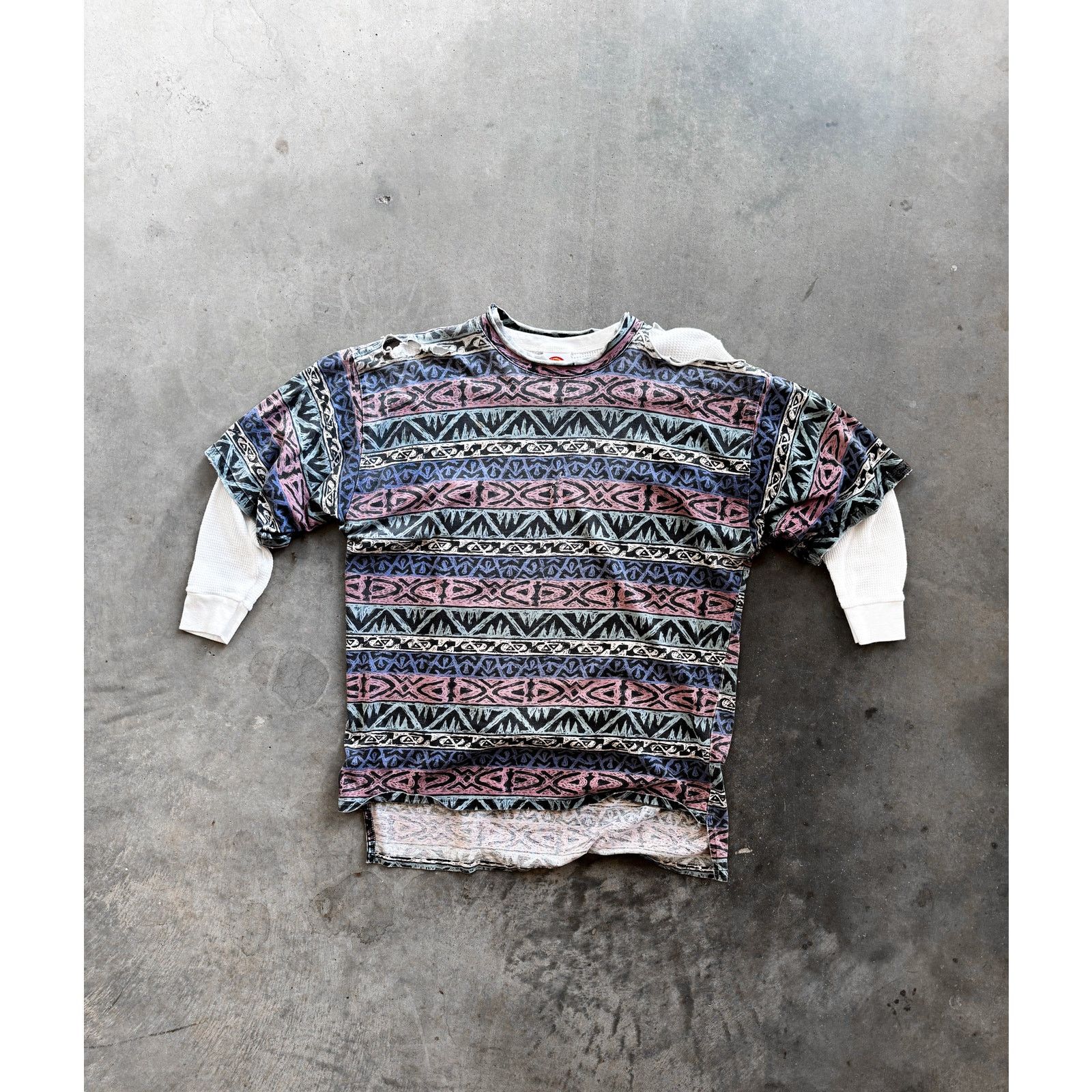 Quicksilver 1990s Thrashed Quicksilver Patterned Logo Tee Size XL Size US XL / EU 56 / 4 - 1 Thumbnail