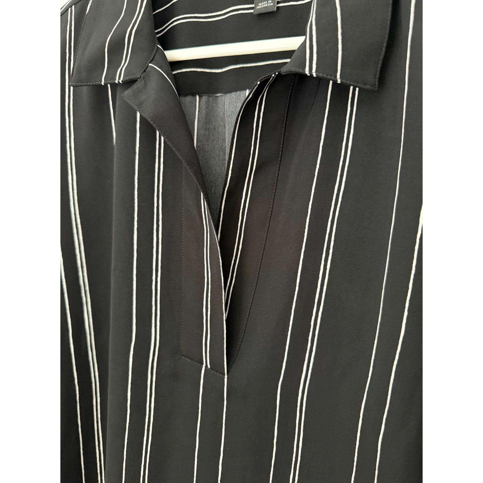 Ann Taylor Ann Taylor Factory Black & White Striped Blouse - Size L Size L / US 10 / IT 46 - 5 Thumbnail