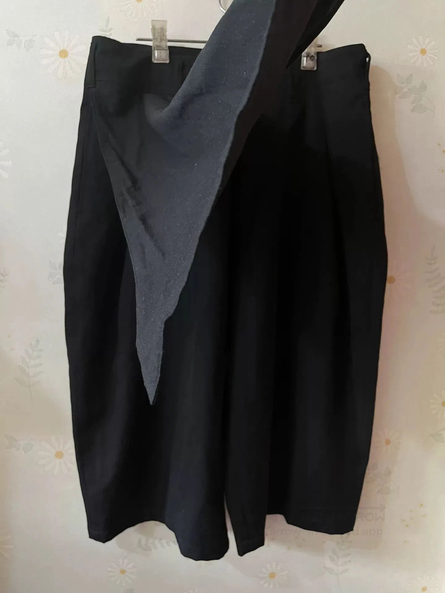 Yohji Yamamoto Yohji Yamamoto Black Wool Culottes. Size 24" / US 00 / IT 34 - 4 Thumbnail