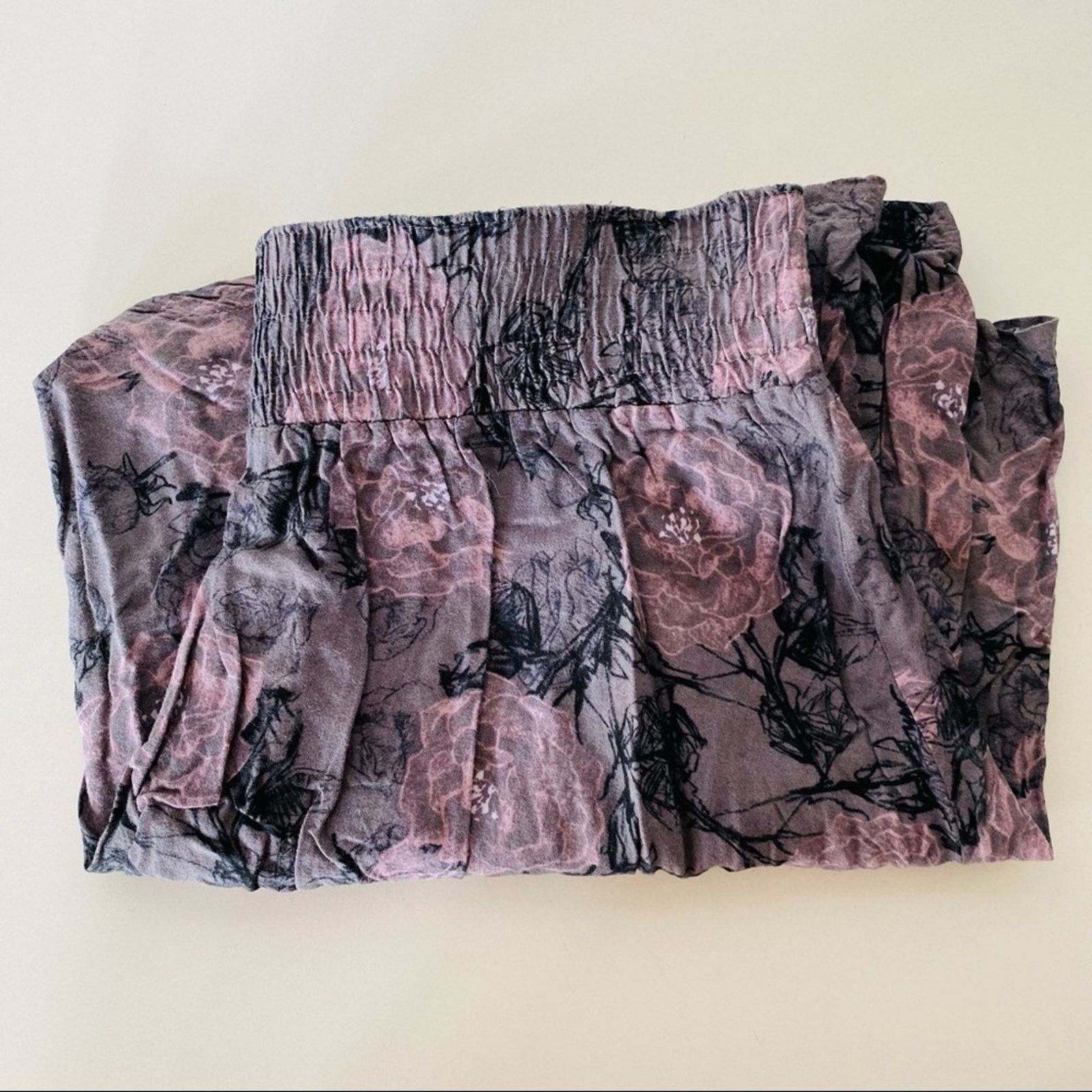 Vintage VINTAGE Y2K Grey Pink Floral Mini Skirt High Or Low Rise Size 30" / US 8 / IT 44 - 9 Thumbnail