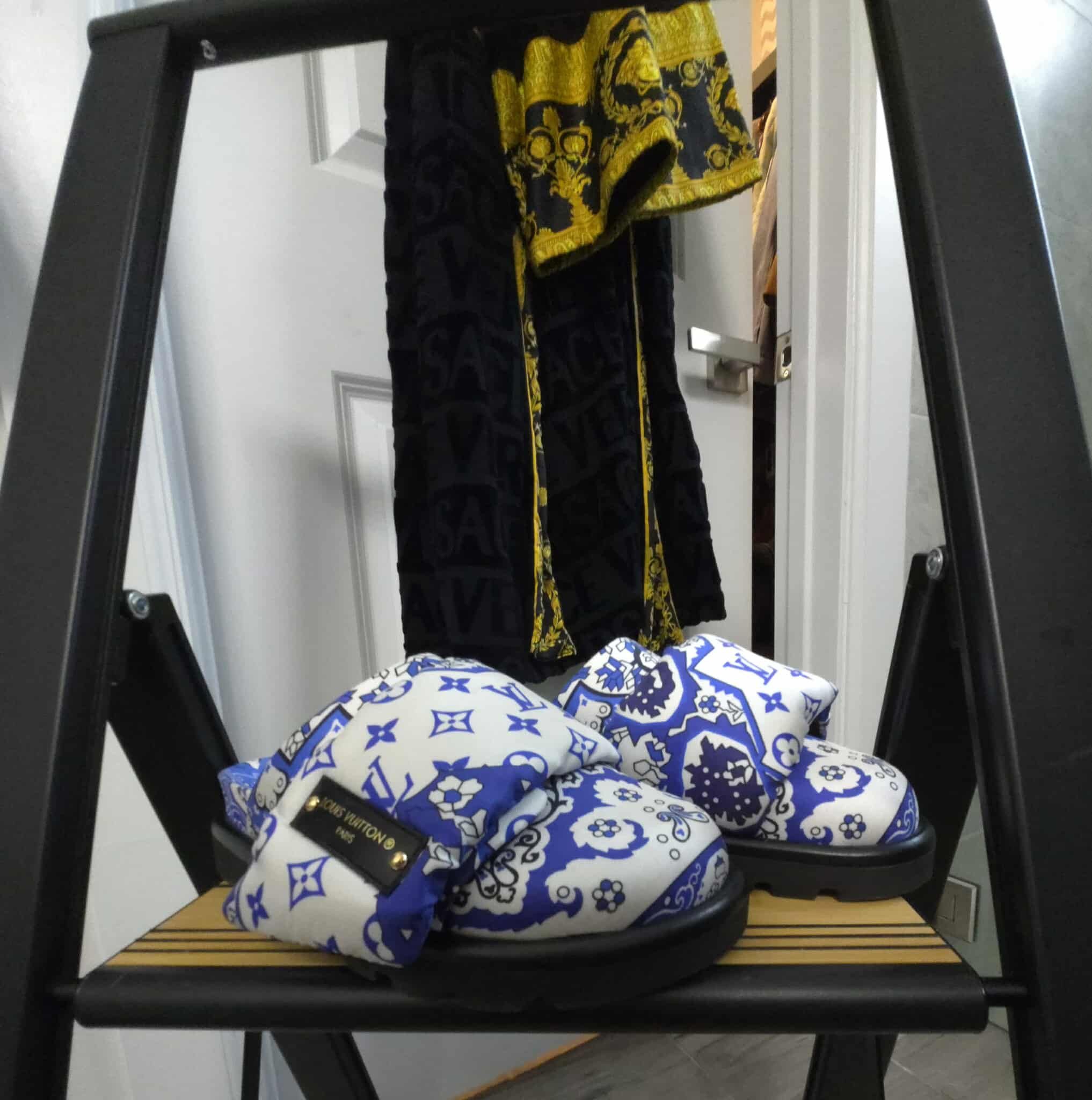 Louis Vuitton Louis Vuitton 2022 Printed Mules Women's Size: 9 | IT 39 Size US 9 / IT 39 - 5 Thumbnail