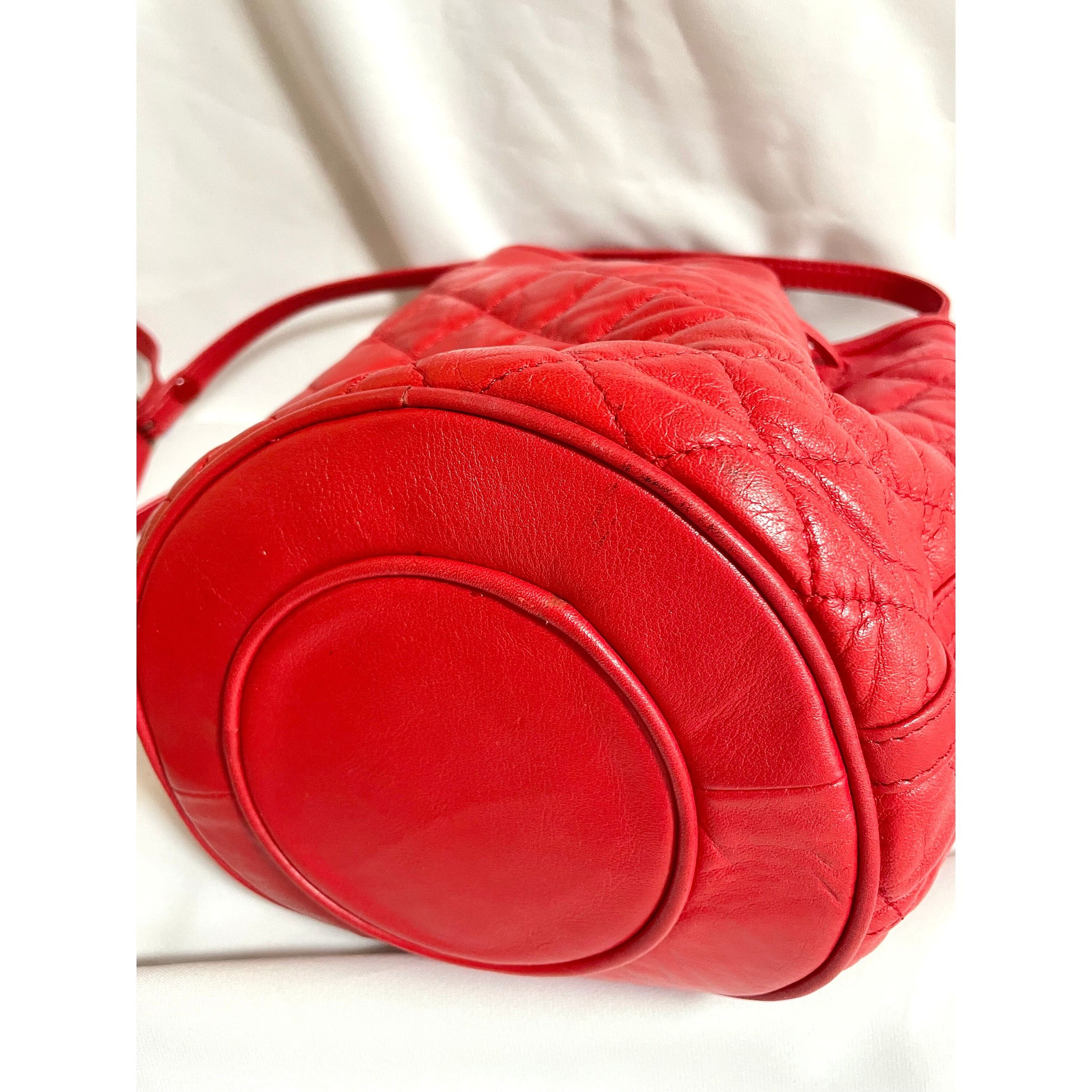 Nina Ricci Vintage Nina Ricci red quilted leather mini hobo bucket bag Size ONE SIZE - 2 Thumbnail