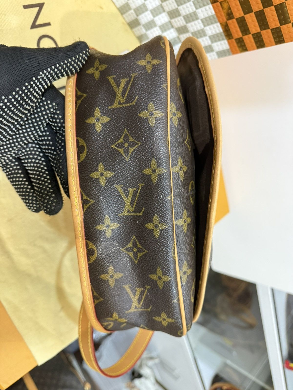 Louis Vuitton Louis vuitton monogram menilmontant pm ( 2117 ) Size ONE SIZE - 8 Thumbnail